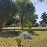 Vakantiehuis Domaine De L'outarde Canepetiere A *