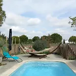 Vakantiehuis Domaine De L'outarde Canepetiere A *