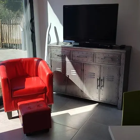 Domaine De L'outarde Canepetiere A Holiday home Aigues-Mortes
