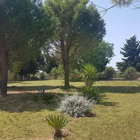 Holiday home Domaine De L'outarde Canepetiere A *
